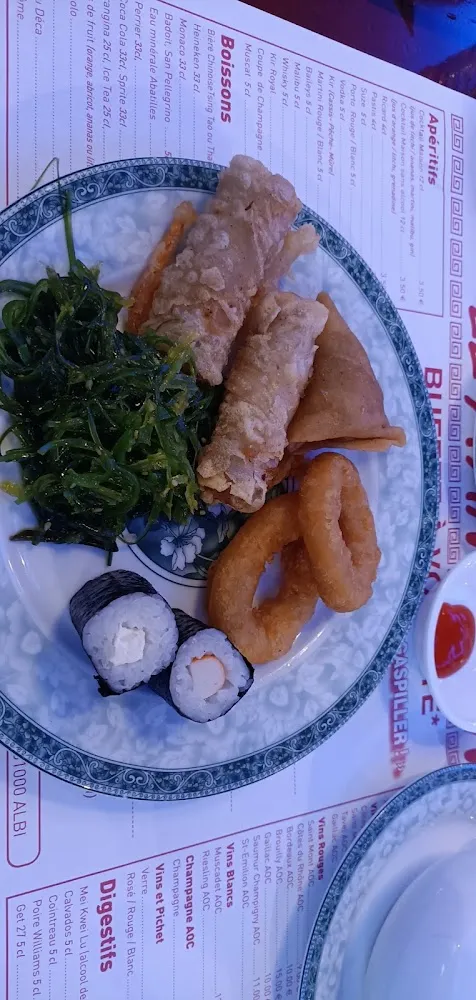 Salade D Algues Sushi Mens Et Beignets de Calamars Frits